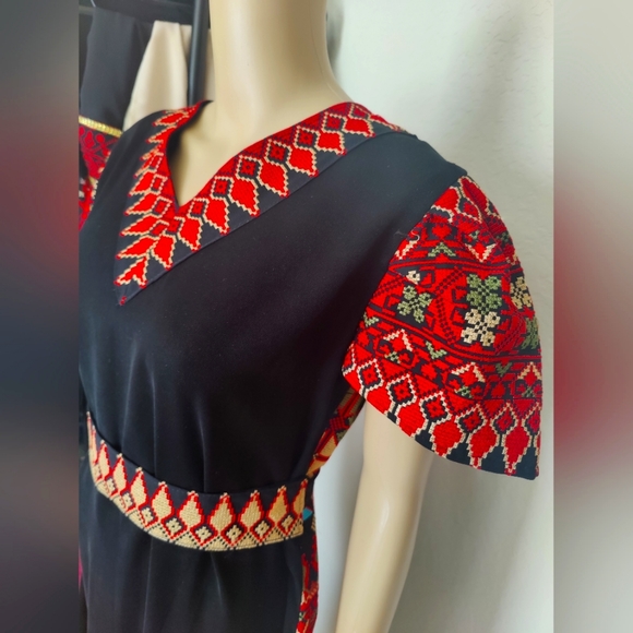 Embroidery Dress - Picture 14 of 15